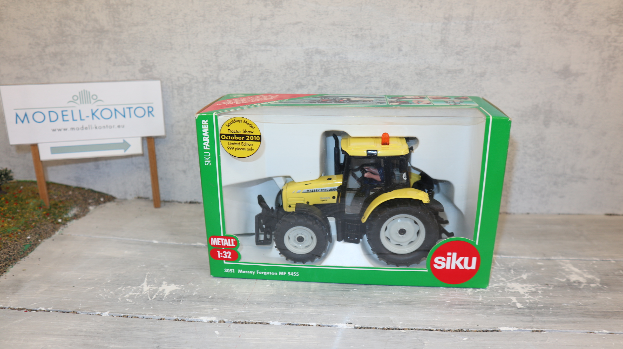 Siku 3051 in 1:32, Massey Ferguson 5455, Sondermodell